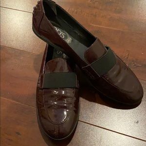 Burgundy patent leather tod’s